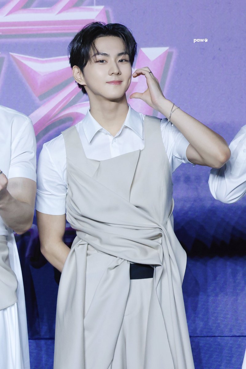 250727 가요대전 블루카펫

#엔하이픈 #ENHYPEN 
#정원 #JUNGWON #ジョンウォン