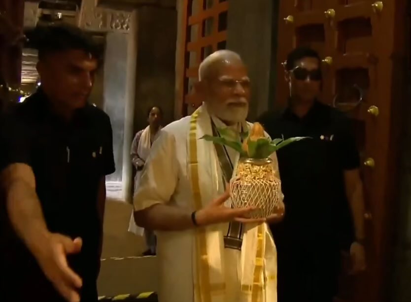 tweets_tinku's tweet image. Fascinating to see PM @narendramodi ji revive the glorious civilizational legacy of Rajendra Chola
By bringing the Holy Ganga Jal to the Brihadeeswara, he recreates the historic act of King Rajendra Chola, who brought the waters of the Ganga from Varanasi after his conquest &…
