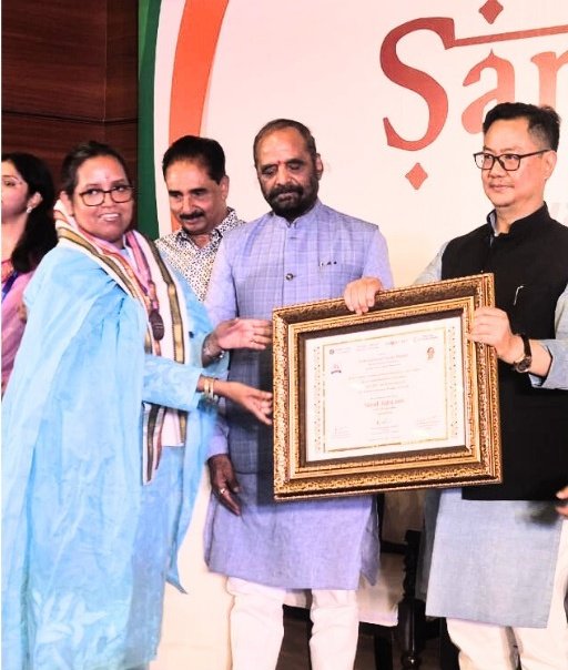 मा. खासदार व काँग्रेस मुंबई अध्यक्षा प्रा. वर्षा ताई गायकवाड यांना संसद रत्न पुरस्कार मिळाल्याबद्दल हार्दिक अभिनंदन! 🌺👏 #SansadRatnaAward 
<a href="/VarshaEGaikwad/">Prof. Varsha Eknath Gaikwad</a> <a href="/INCMumbai/">Mumbai Congress</a> <a href="/INCIndia/">Congress</a>