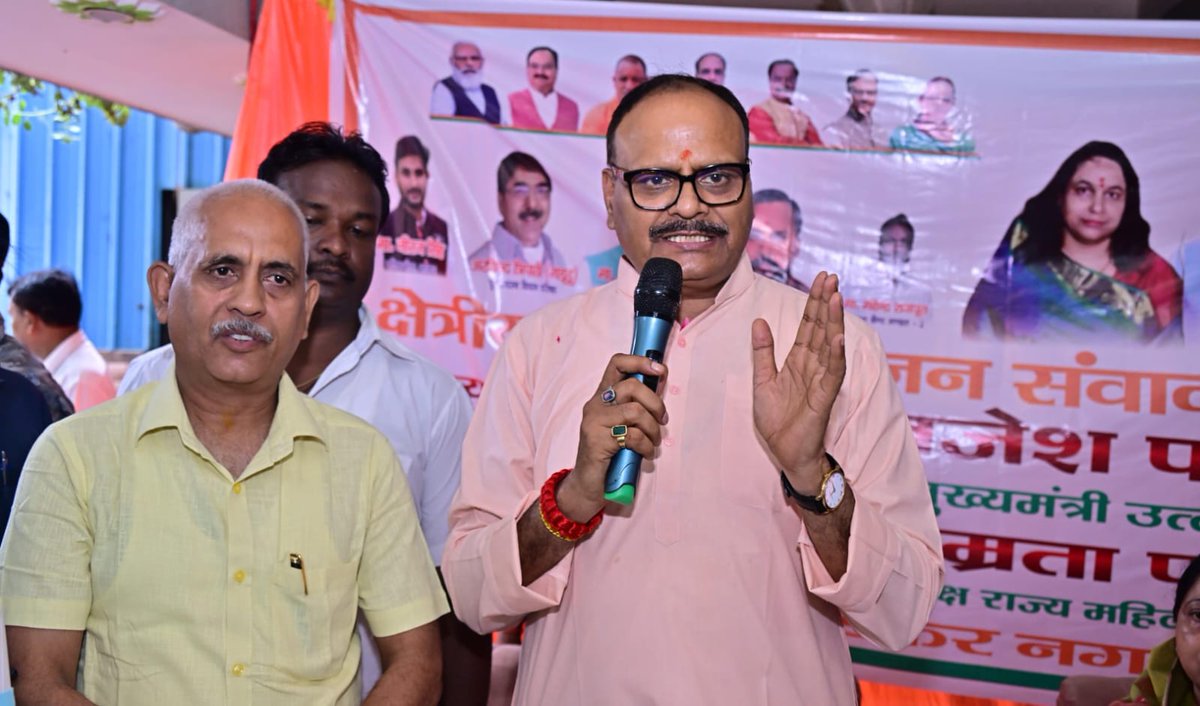 brajeshpathakup's tweet image. आज लखनऊ में अपने कैंट विधानसभा क्षेत्र के गढ़ी कनौरा में प्रिय स्नेहीजनों के साथ "जनसंवाद" कार्यक्रम में विभिन्न महत्वपूर्ण मुद्दों पर चर्चा करते हुए।
इस अवसर पर श्री अजय त्रिपाठी मुन्ना जी, श्री राज किशोर साहू जी, श्री मोहित गुप्ता जी, श्री राजीव पांडे जी, श्री अभिषेक सिंह जी,…