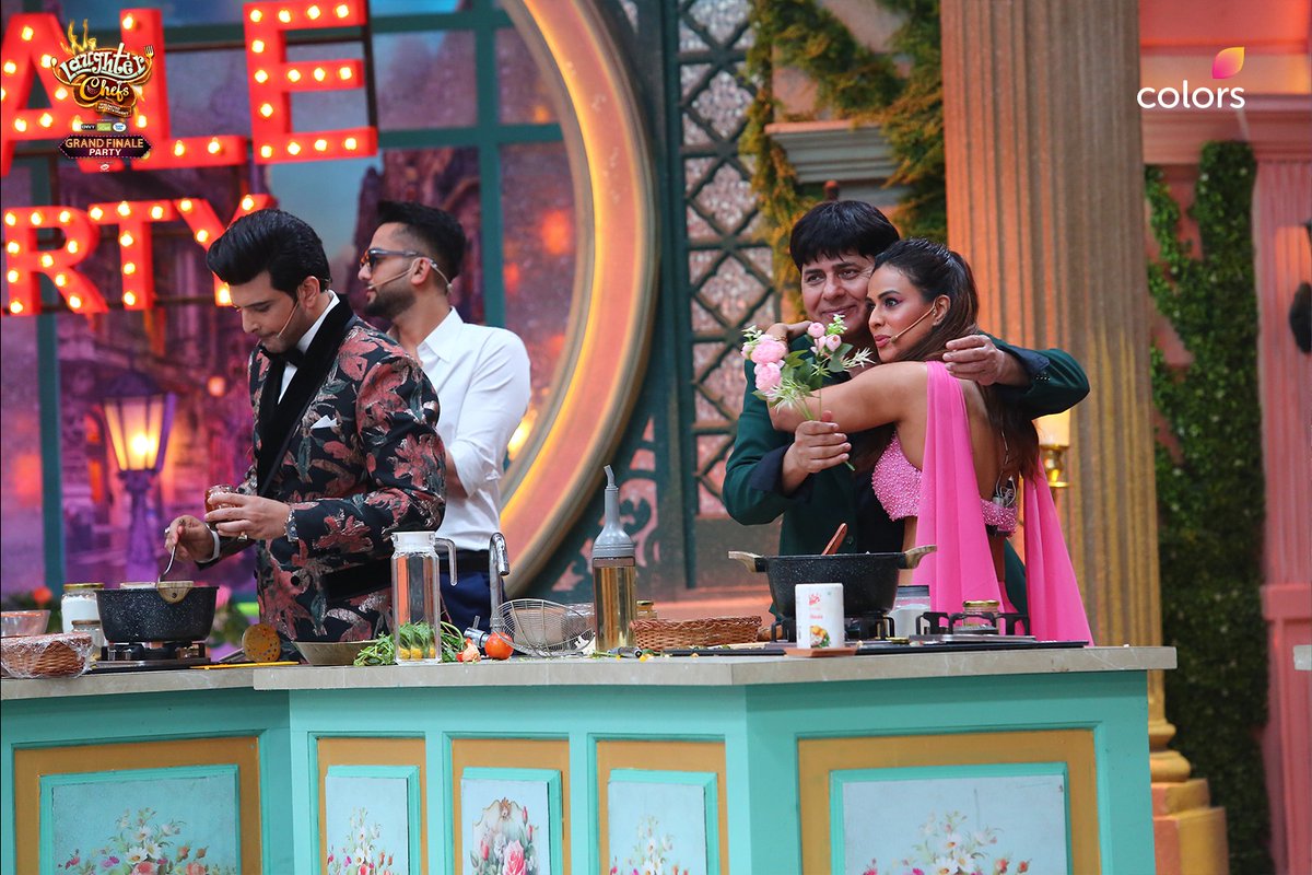 ColorsTV (@colorstv) on Twitter photo Har pal yahaan hoga yaadgaar, grand finale party mein hone wale entertainment ke jashn ka kya aapko bhi hai intezaar?🤩🥳
Tell us in comments below
Dekhiye #LaughterChefs - Unlimited Entertainment, Grand Finale Party aaj raat 9:30 baje sirf #Colors aur <a href="/JioHotstar/">JioHotstar</a> par. Har pal yahaan hoga yaadgaar, grand finale party mein hone wale entertainment ke jashn ka kya aapko bhi hai intezaar?🤩🥳
Tell us in comments below
Dekhiye #LaughterChefs - Unlimited Entertainment, Grand Finale Party aaj raat 9:30 baje sirf #Colors aur <a href="/JioHotstar/">JioHotstar</a> par.