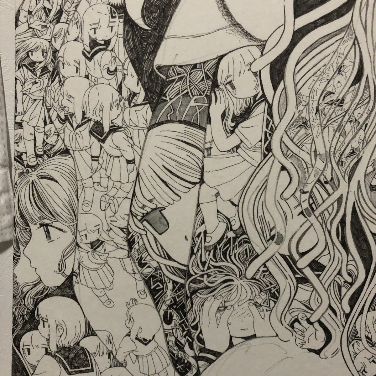 ebiebi_r's tweet image. 2017年と2023年🖋️(アナログ)
最初はミリペンで描いてたなぁ。
卒制、なんか自分の集大成という感じがしてとてもお気に入り。デカくて良いのでまた展示したいな〜!