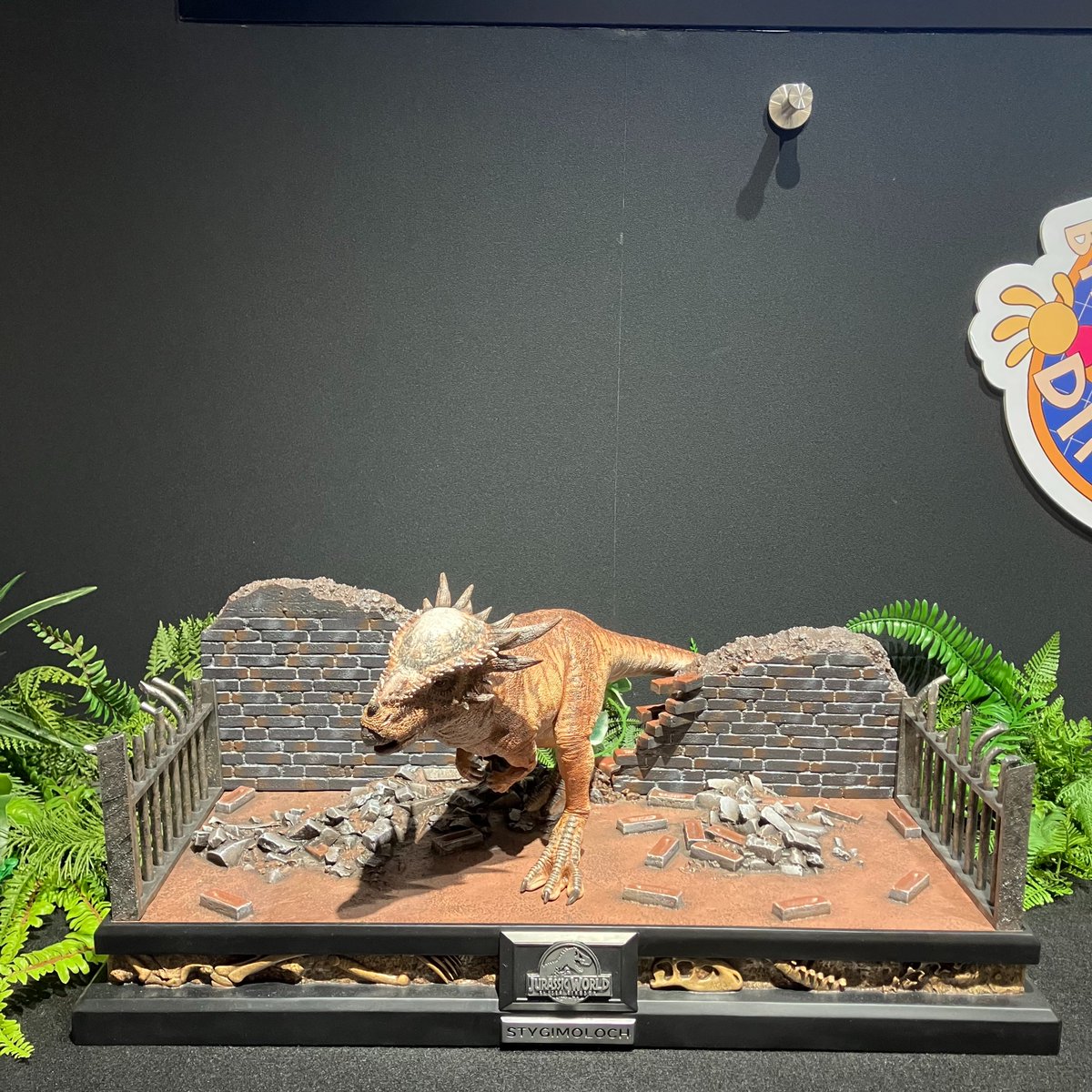 Nextlevel_Tokyo's tweet image. 🦖🦕新宿ギャラリーショップ🦕🦖
『#ジュラシック・ワールド』
シリーズの人気スタチューが大集合‼️🦕🦖
新宿ギャラリーショップでは今年も、このビッグタイトルをフィーチャーしたスタチュー展示を開催中‼️🦕🦖
現在展示中のスタチュー‼️✨
#ジュラシックワールド #炎の王国…