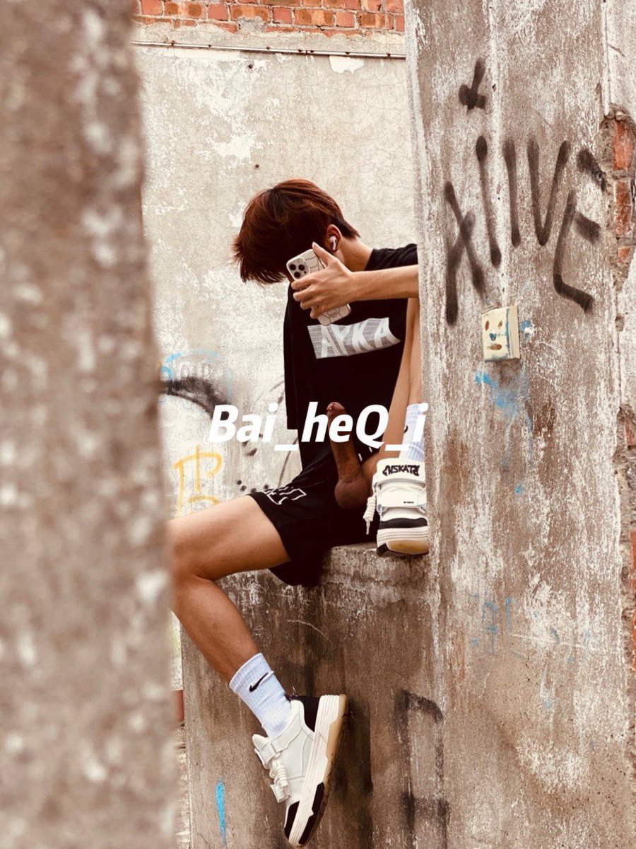 找一个无人的角落和你做爱  猛插你你怎么叫破喉咙都没人听到