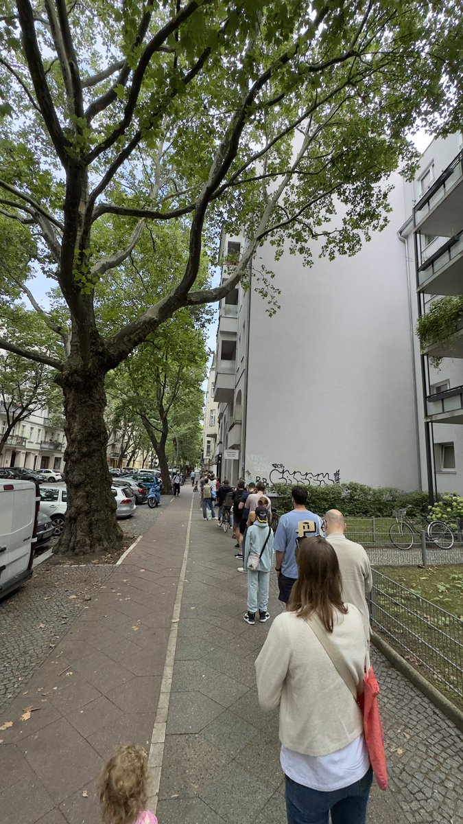 svenweizenegger's tweet image. Sie sagen: Die Bäckereien in den Städten sterben aus.
Ich sage: Sie backen an den Kunden vorbei.