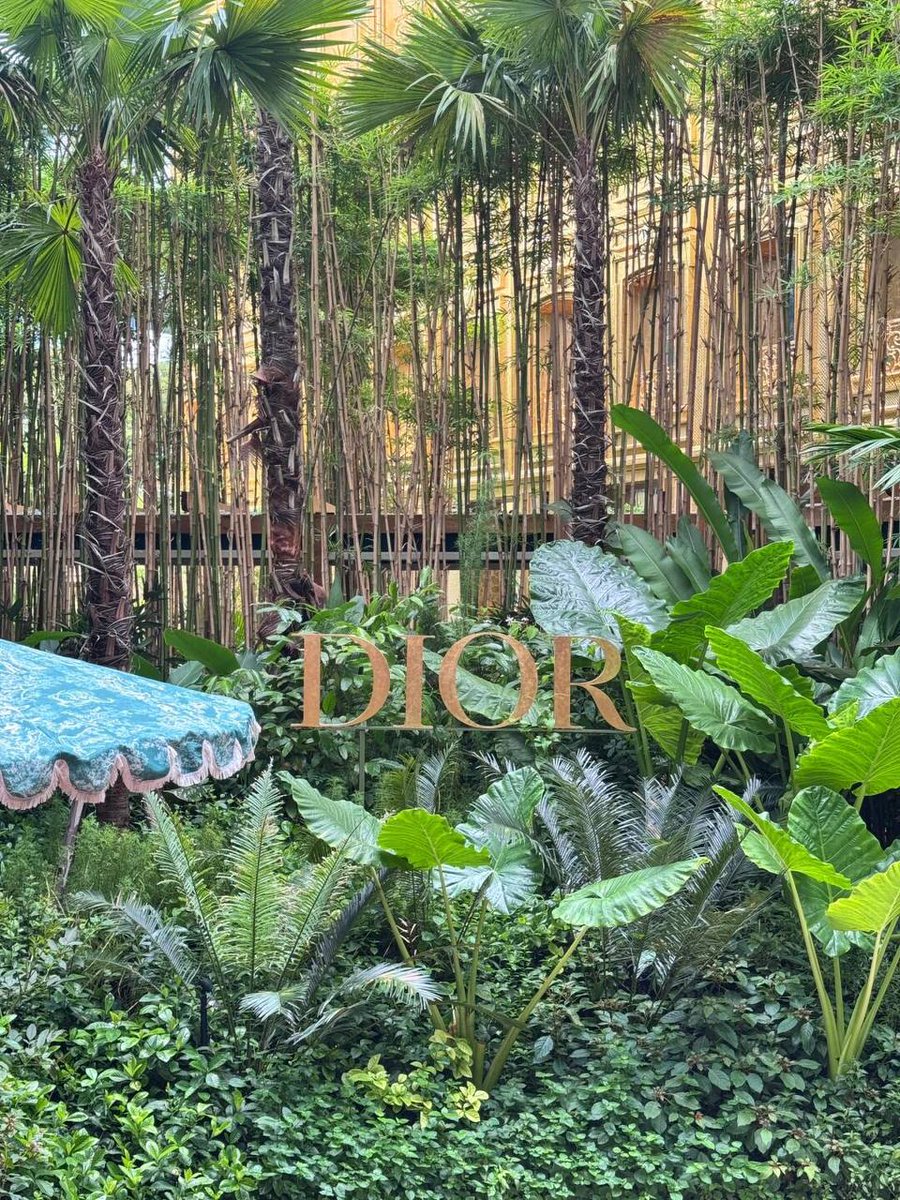 MiloudInes's tweet image. Lost in the most enchanting green for our Dior summer edition shoot. There's a profound health and calm in nature's embrace, the perfect canvas for our breathtaking new collection. Get ready to bloom! 🌿

#DiorSummer #NewCollection #GreenVibes #SummerFashion #FashionLaunch