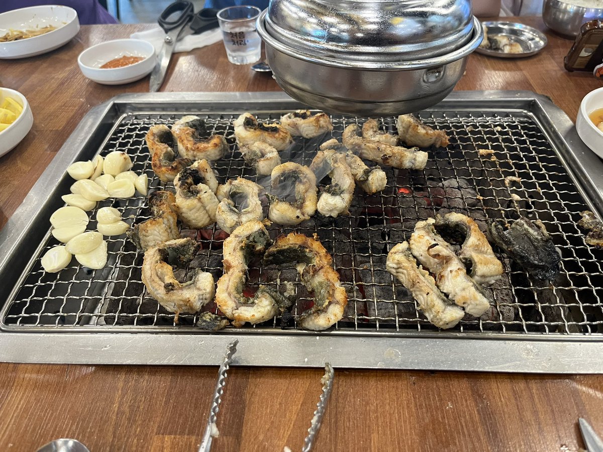 휴가 마무리는 장어로 
다들 맛저하셔유