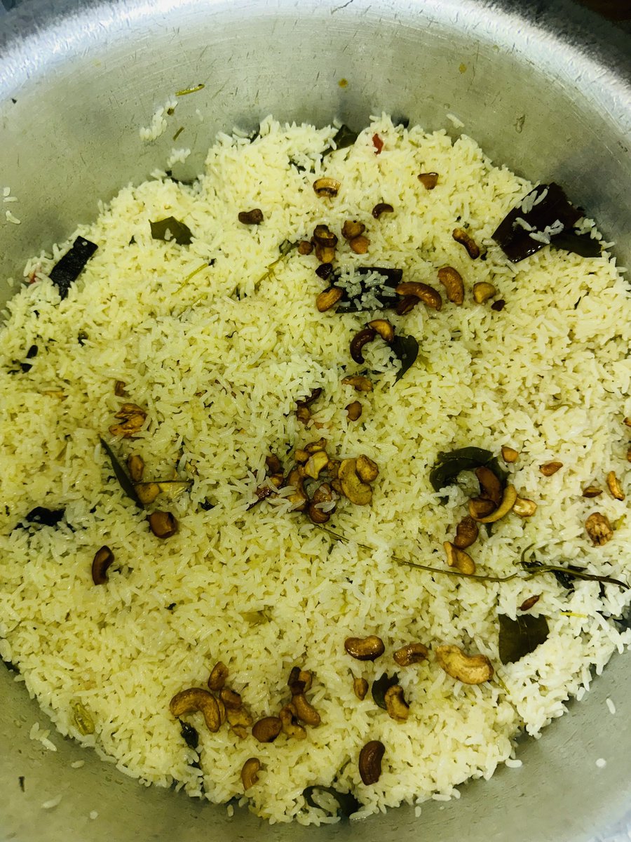 froz_bb's tweet image. Ghee rice
Chicken curry
Chicken 65
Bread Halwa 
#SundaySpecial 
#SelfCook 😎