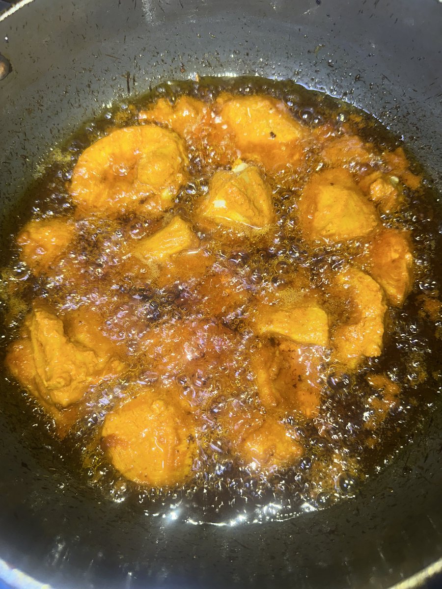 froz_bb's tweet image. Ghee rice
Chicken curry
Chicken 65
Bread Halwa 
#SundaySpecial 
#SelfCook 😎