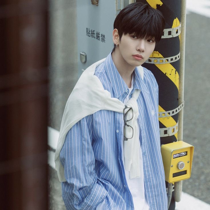 taesanfolks's tweet photo. outfit nobar kemarin ceritanya inspired by jaehyun #GoPub https://t.co/vwN9BDjZZG