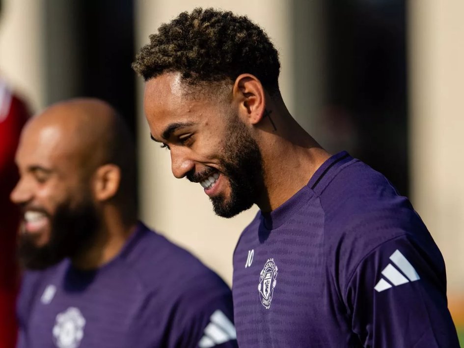 Man United's training in Chicago sees new signings Cunha and Mbeumo impress, while transfer market moves for a striker still under consideration. Exciting pre-season updates ahead! manchestereveningnews.co.uk/sport/football…