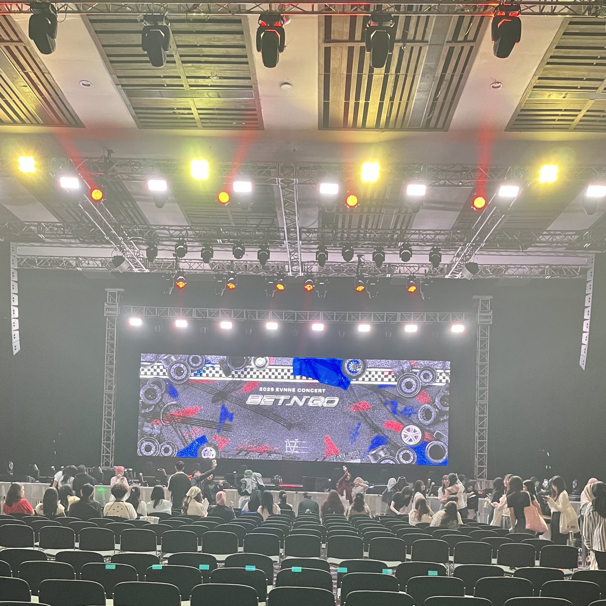 jeongbinfess's tweet photo. they don't know we're jeongbinfess https://t.co/lvSpveLqYV