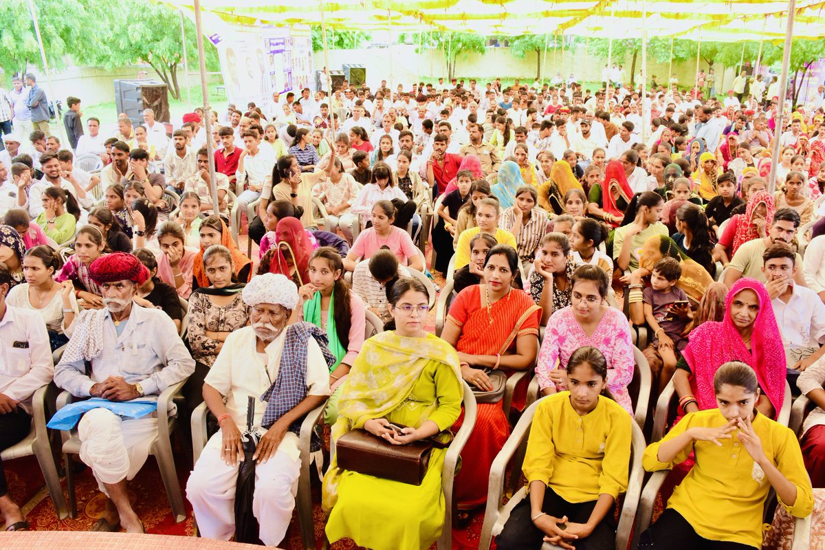 GurjarBhojraj07's tweet image. समाज द्वारा मुझे &quot;गुर्जर गौरव रत्न&quot; दिये जाने समाज के मेरे माता-पिता तुल्य बडे़-बुजुर्गों, गुरूजन एवं महानुभावों को मेरा कोटि-कोटि साधुवाद, मैं आपसे वादा करता हूँ कि समाजहित एवं राष्ट्रहित के लिए मैं अन्तिम श्वास तक लडूंगा।

📍किशनगढ़

@SachinPilot @ShivprakashGjr @NekiMaharaj1