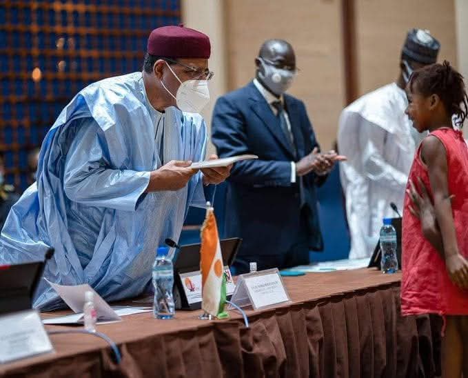 ighazer's tweet image. #Niger 📖 "L'homme est le capital le plus précieux. Investir dans l'éducation, c'est investir dans ce capital."
Président de la République Mohamed Bazoum