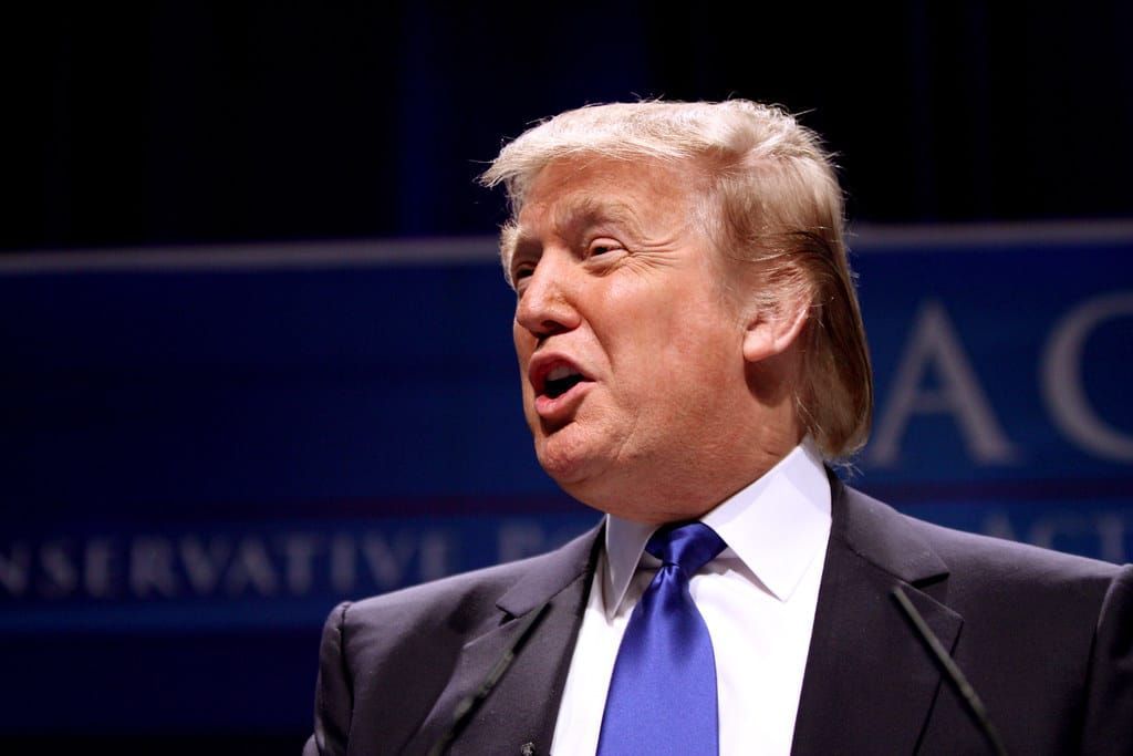 GPTVoff's tweet image. 🚨 Trump en Écosse : "Il faut se ressaisir, sinon il n’y aura plus d’Europe" !
Le président américain dénonce avec force l'invasion migratoire qui, selon lui, "tue" le continent. Un contraste frappant avec l'inaction des dirigeants européens face à cette crise. Pendant que…