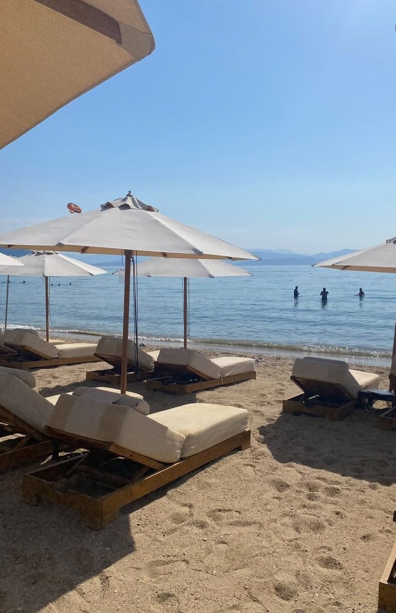 NadaAziz88's tweet image. 👙 🌊