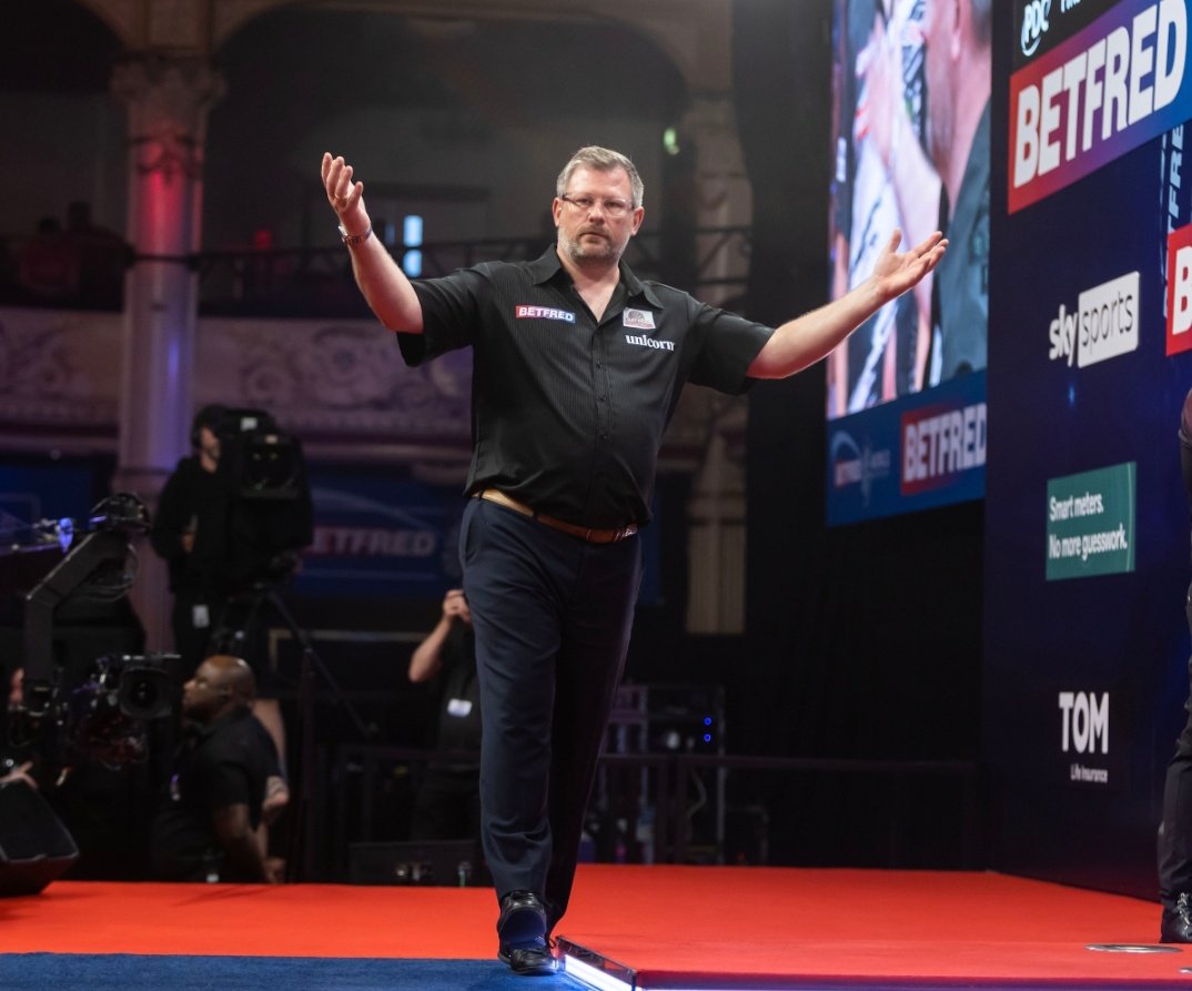 eddiegibbs's tweet image. 🎯 If You're Not Watching The Darts, You're Missing Sport at Its Absolute Best
@LukeTheNuke180 threw a nine-darter last night. Not in an exhibition. Not in a sideshow leg. He did it under maximum pressure, against a man averaging 104, with both of them trading blows like…
