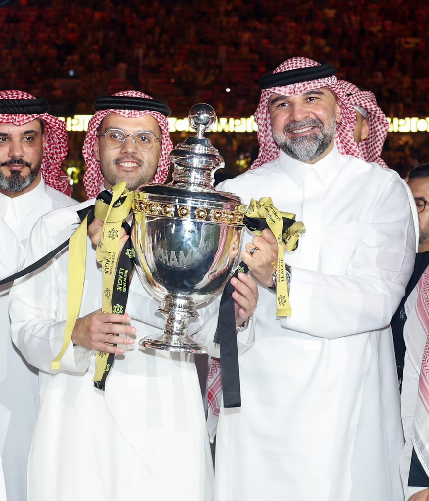د. زياد الجهني (@zeyad_jehani) on Twitter photo اليوم تبدأ إنتخابات مجلس الإدارة في نادي #الاتحاد، وكل مُشجع إتحادي قادر يصنع القرار إذا عنده العضوية 💛🖤
سندي قرار المدرج <a href="/FahdCynndy/">Fahd Cynndy فهد سندي</a> 😍
. اليوم تبدأ إنتخابات مجلس الإدارة في نادي #الاتحاد، وكل مُشجع إتحادي قادر يصنع القرار إذا عنده العضوية 💛🖤
سندي قرار المدرج <a href="/FahdCynndy/">Fahd Cynndy فهد سندي</a> 😍
.