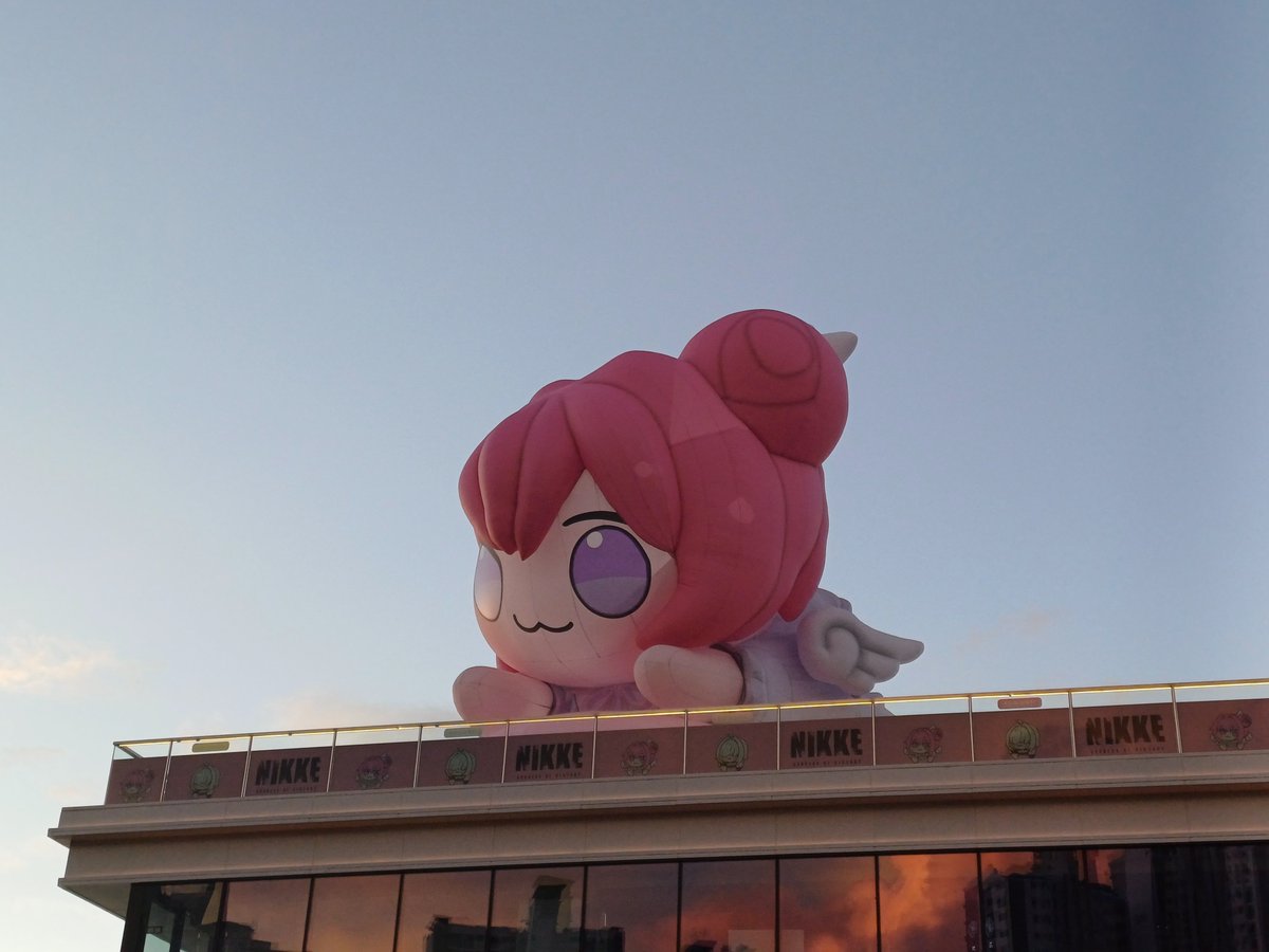 senada37_art's tweet image. 자전거 타고 잠실까지 도로롱 보고 왔습니다☺️
날은 더웠지만 하늘이 이쁘고 거대 도로롱을 볼 수 있어서 좋았습니다
#잠실한강도로롱 #도로도로도로롱챌린지 #NIKKEdoro #니케옥외광고 #니케여름2025