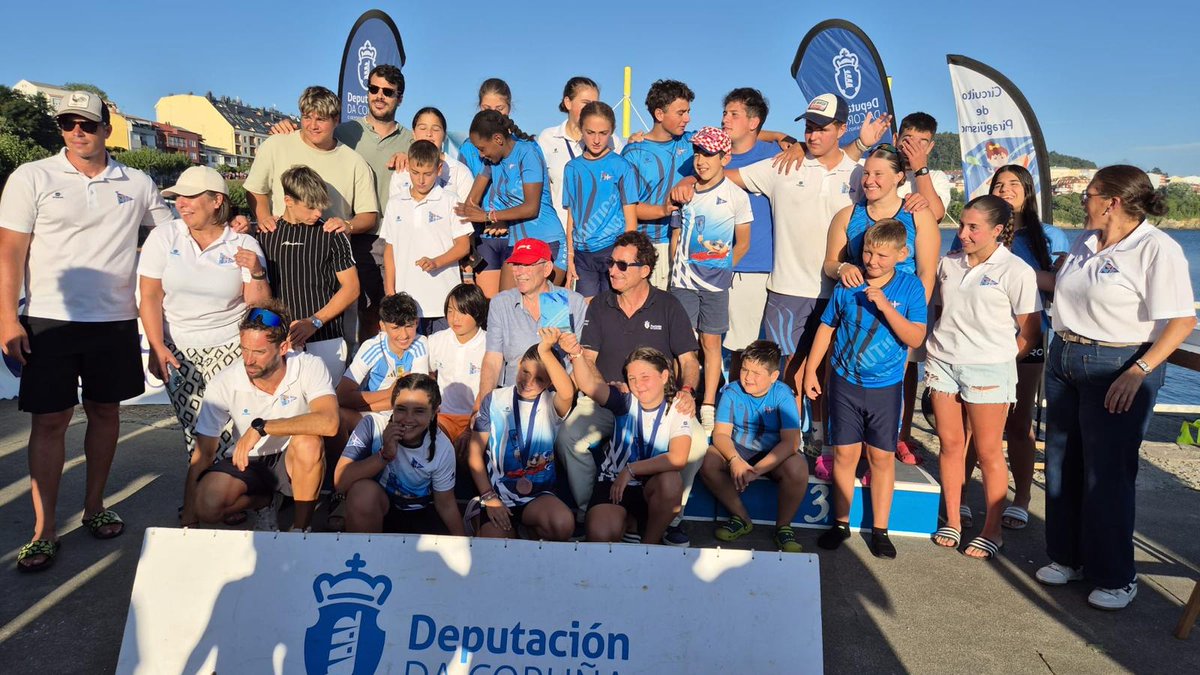 Depucoruna's tweet image. 🛶 Na tarde de onte tivo lugar a III Regata Miño, que forma parte do IV Circuíto @depucoruna de Piragüismo en Augas Tranquilas.
🎖️ O deputado de Deportes, @AntonioLeiraP, participou, xunto co alcalde e o concelleiro de Deportes da localidade, na entrega de premios.