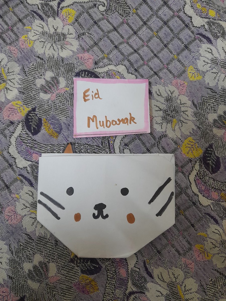 ddufresnee's tweet image. chat look what ive found my baby cousins gave me this on eid 2 years ago this is tooooo cute 🫀🙈