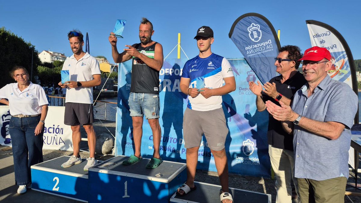 Depucoruna's tweet image. 🛶 Na tarde de onte tivo lugar a III Regata Miño, que forma parte do IV Circuíto @depucoruna de Piragüismo en Augas Tranquilas.
🎖️ O deputado de Deportes, @AntonioLeiraP, participou, xunto co alcalde e o concelleiro de Deportes da localidade, na entrega de premios.