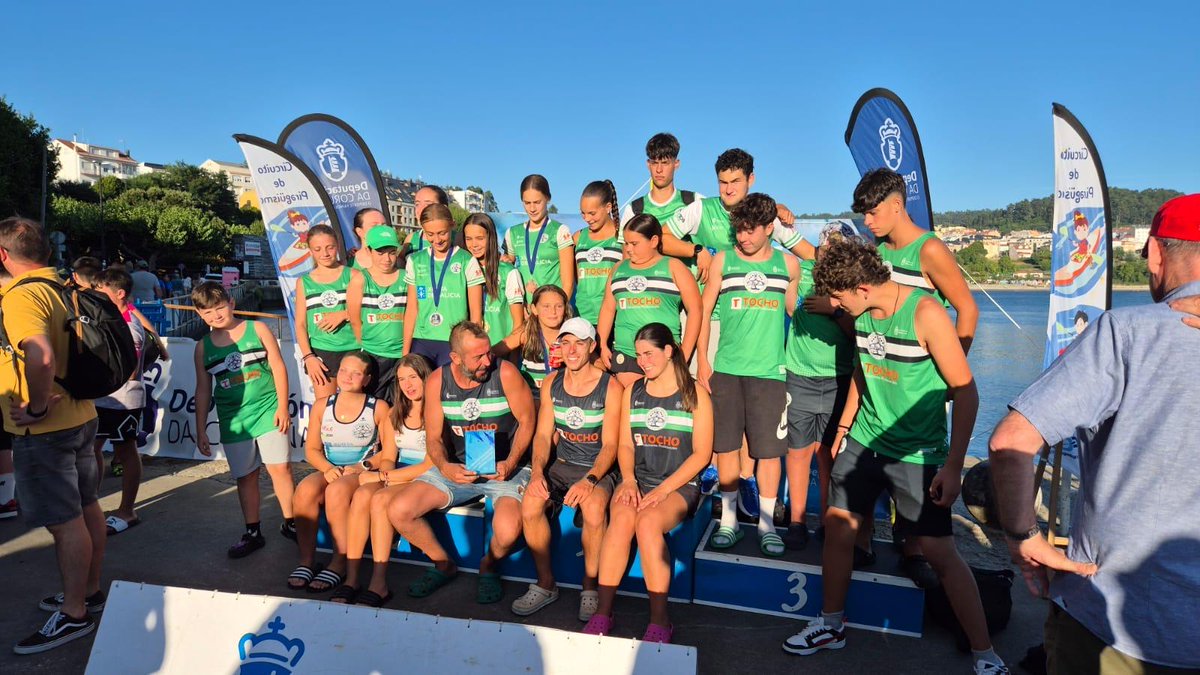Depucoruna's tweet image. 🛶 Na tarde de onte tivo lugar a III Regata Miño, que forma parte do IV Circuíto @depucoruna de Piragüismo en Augas Tranquilas.
🎖️ O deputado de Deportes, @AntonioLeiraP, participou, xunto co alcalde e o concelleiro de Deportes da localidade, na entrega de premios.