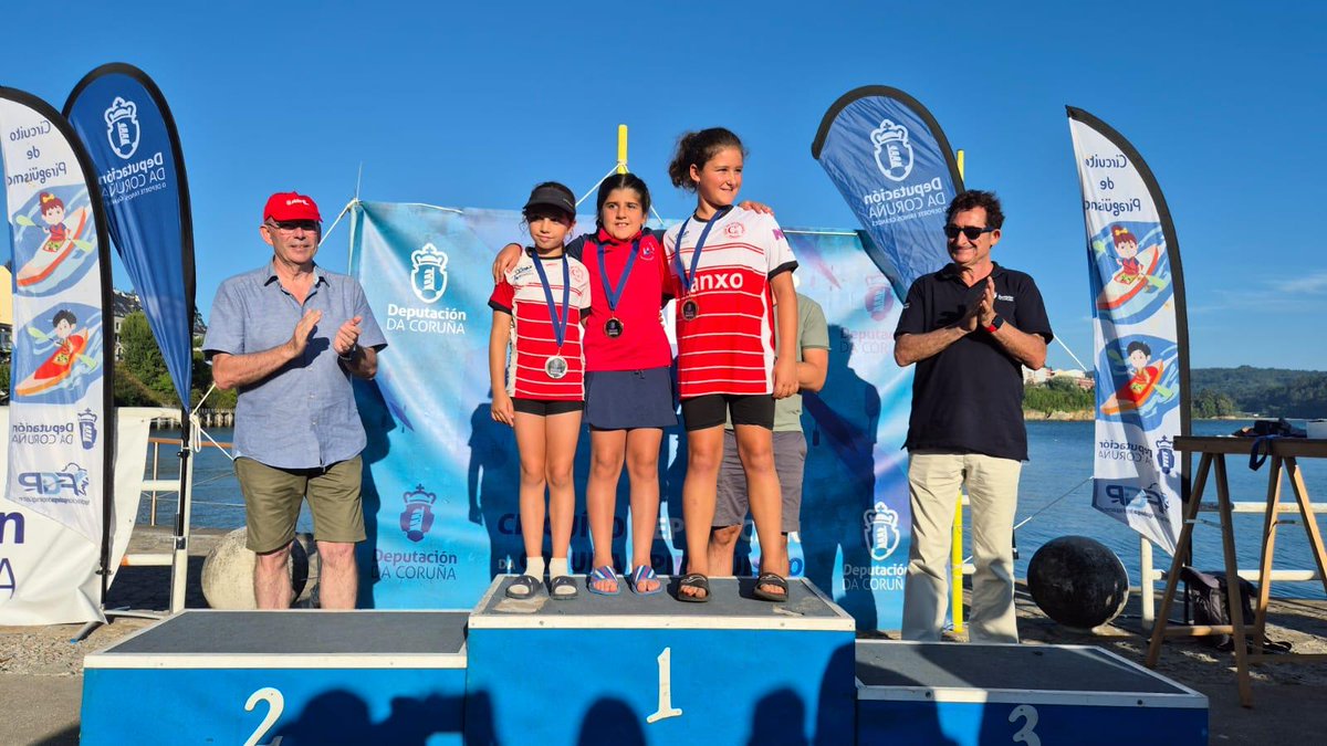 Depucoruna's tweet image. 🛶 Na tarde de onte tivo lugar a III Regata Miño, que forma parte do IV Circuíto @depucoruna de Piragüismo en Augas Tranquilas.
🎖️ O deputado de Deportes, @AntonioLeiraP, participou, xunto co alcalde e o concelleiro de Deportes da localidade, na entrega de premios.