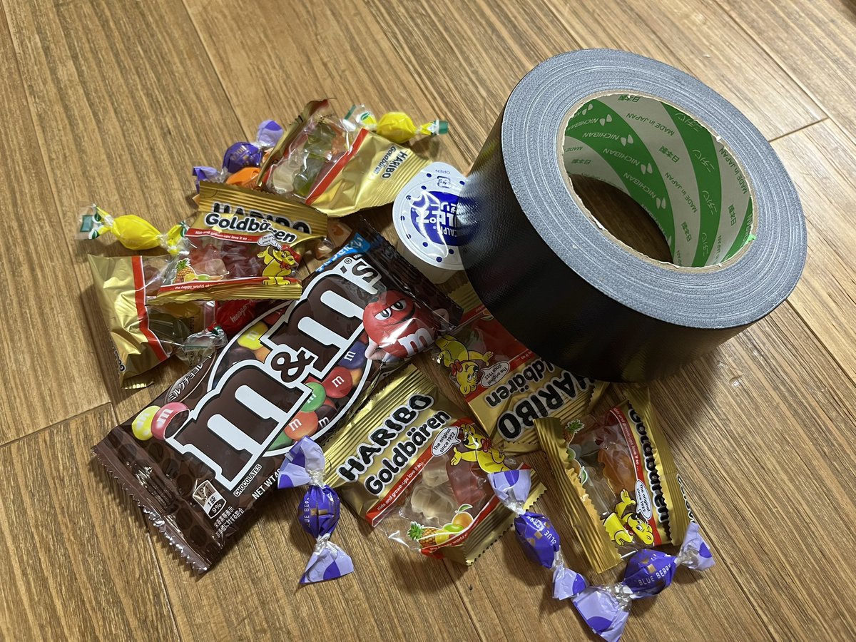 すいーつぱーりー楽しかった💕
夏休みは、放課後等デイサービスのパートは忙しい日々。
みんなからパワーをもらったので、明日からも頑張って楽しみながら働きます😊
黒ガムテ、いつでも使える‼️
ご一緒した方、ありがとうございました♪