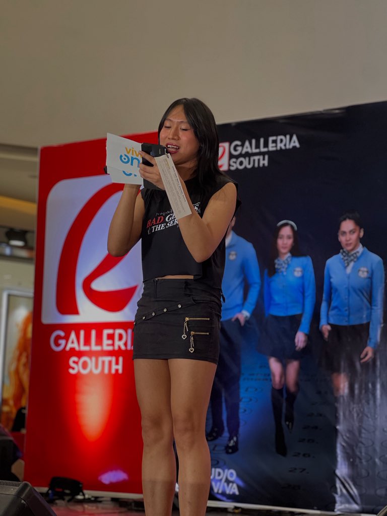 VivaOnePH's tweet image. No Hyacinth, no problem. Yayacinth is here! Our OG kween hosting the Bad Genius: The Series mall show, Ken Opiña!
Bad Genius: The Series episodes 1 & 2 now streaming only on #VivaOne! vivaone.page.link/BadGeniusTheSe…
Viva One, Bida Ka Dito!
#BadGeniusTheSeries #BadGeniusatGalleriaSouth