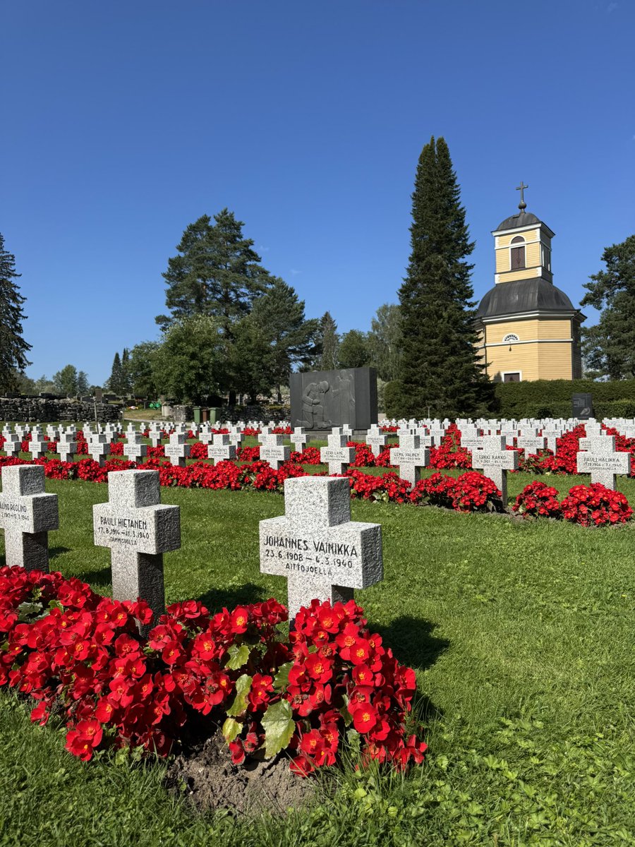 OttoMeri's tweet image. Mäntyharjun sankarihautausmaa. Jälleen kerran tärkeä muistutus itsenäisyytemme hinnasta. Näille nuorille miehille olemme iäti kiitollisuudenvelassa.
Himmetä ei muistot koskaan saa! 🇫🇮