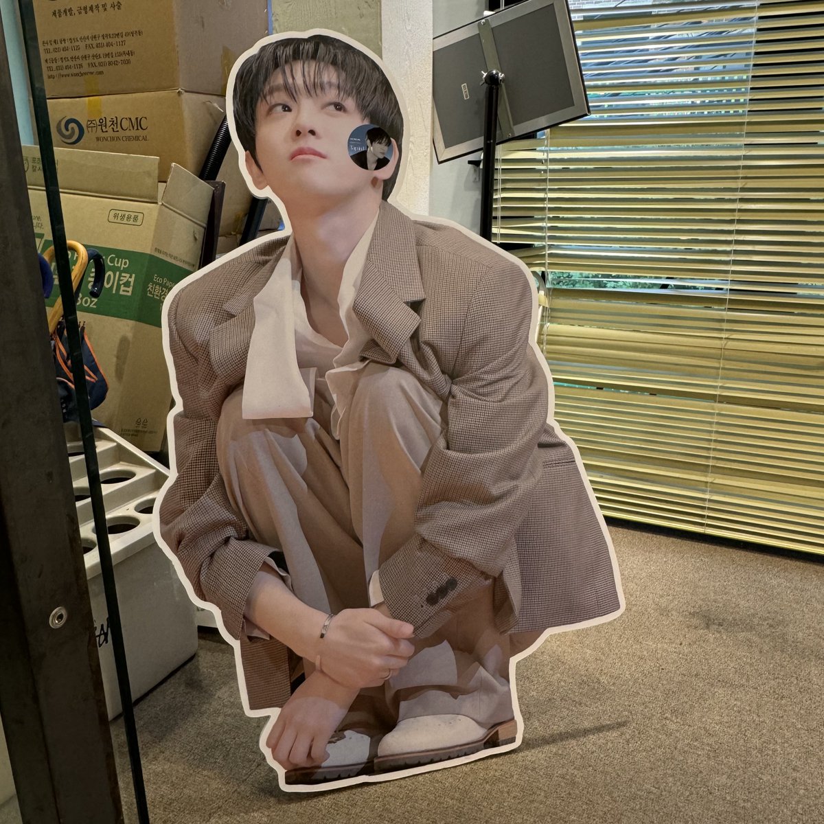 recorded__8th's tweet photo. 𝑹𝒆𝒄𝒐𝒓𝒅𝒆𝒅

6시부터 액자 현장 수령이 시작됩니다.
액자 교환권을 가지고 방문 부탁드립니다 :)

입간판 및 현수막 나눔을 받으실 분이 계시다면 6시 이후로 방문 부탁드립니다! (선착��� 증정)

#The_moments_of_love 
#이태빈 #LEETAEVIN https://t.co/wgRMGefEWV
