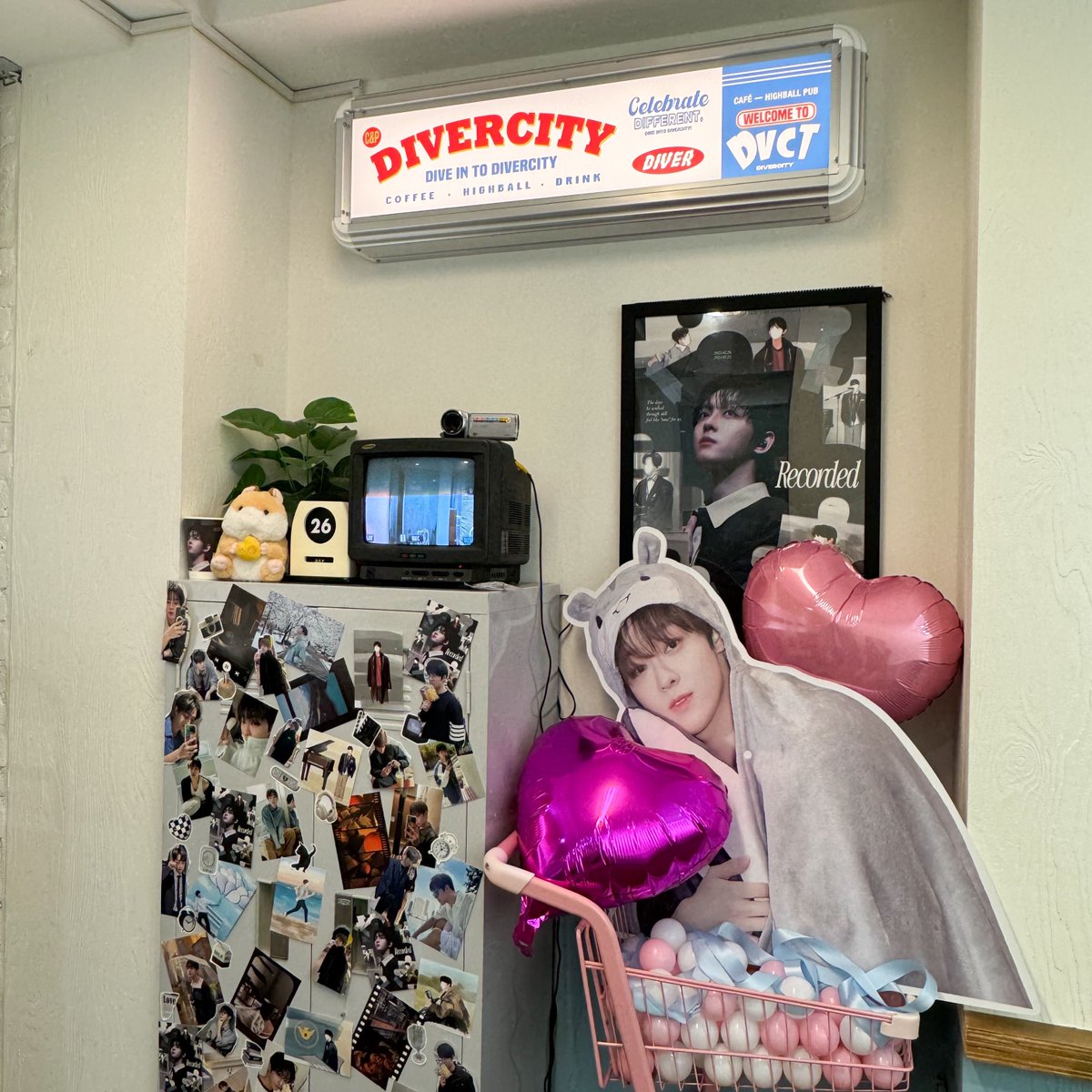recorded__8th's tweet photo. 𝑹𝒆𝒄𝒐𝒓𝒅𝒆𝒅

6시부터 액자 현장 수령이 시작됩니다.
액자 교환권을 가지고 방문 부탁드립니다 :)

입간판 및 현수막 나눔을 받으실 분이 계시다면 6시 이후로 방문 부탁드립니다! (선착��� 증정)

#The_moments_of_love 
#이태빈 #LEETAEVIN https://t.co/wgRMGefEWV