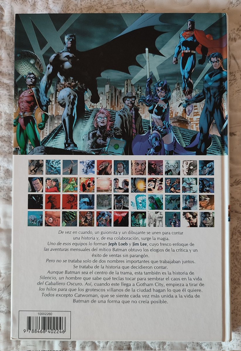 MarcosAD87's tweet image. Este comic no ha llegado entre susurros, si no en el más absoluto Silencio! 🦇🤫
La edición es muy buena, trae muchos extras y el lomo además de ser bonito, te dice en grande qué cómic vas a leer