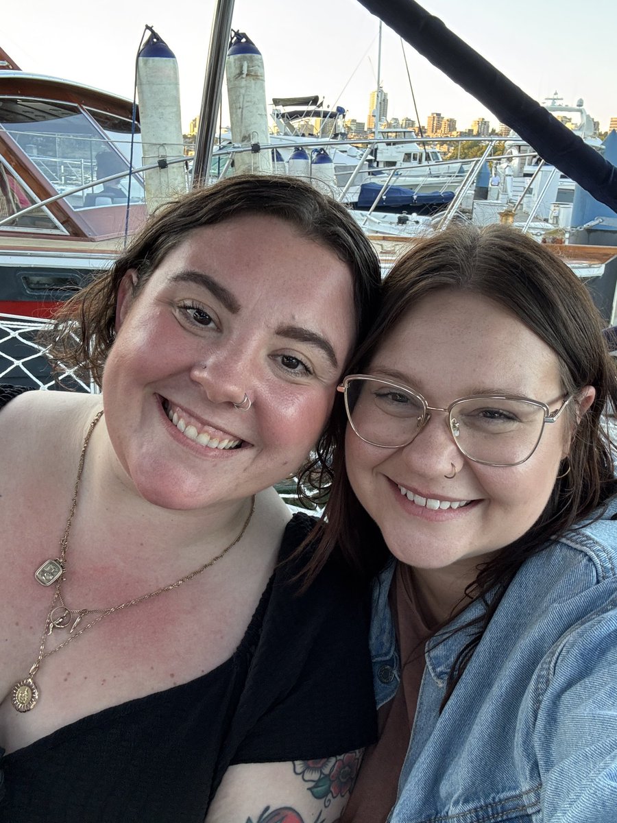 also got to bring my best friend out onto karina’s boat for a lil exclusive reckless readers meet up.
getting to spend time with my fav author in her fav space was truly the most amazing experience 🥲

can’t wait to do this again in october!