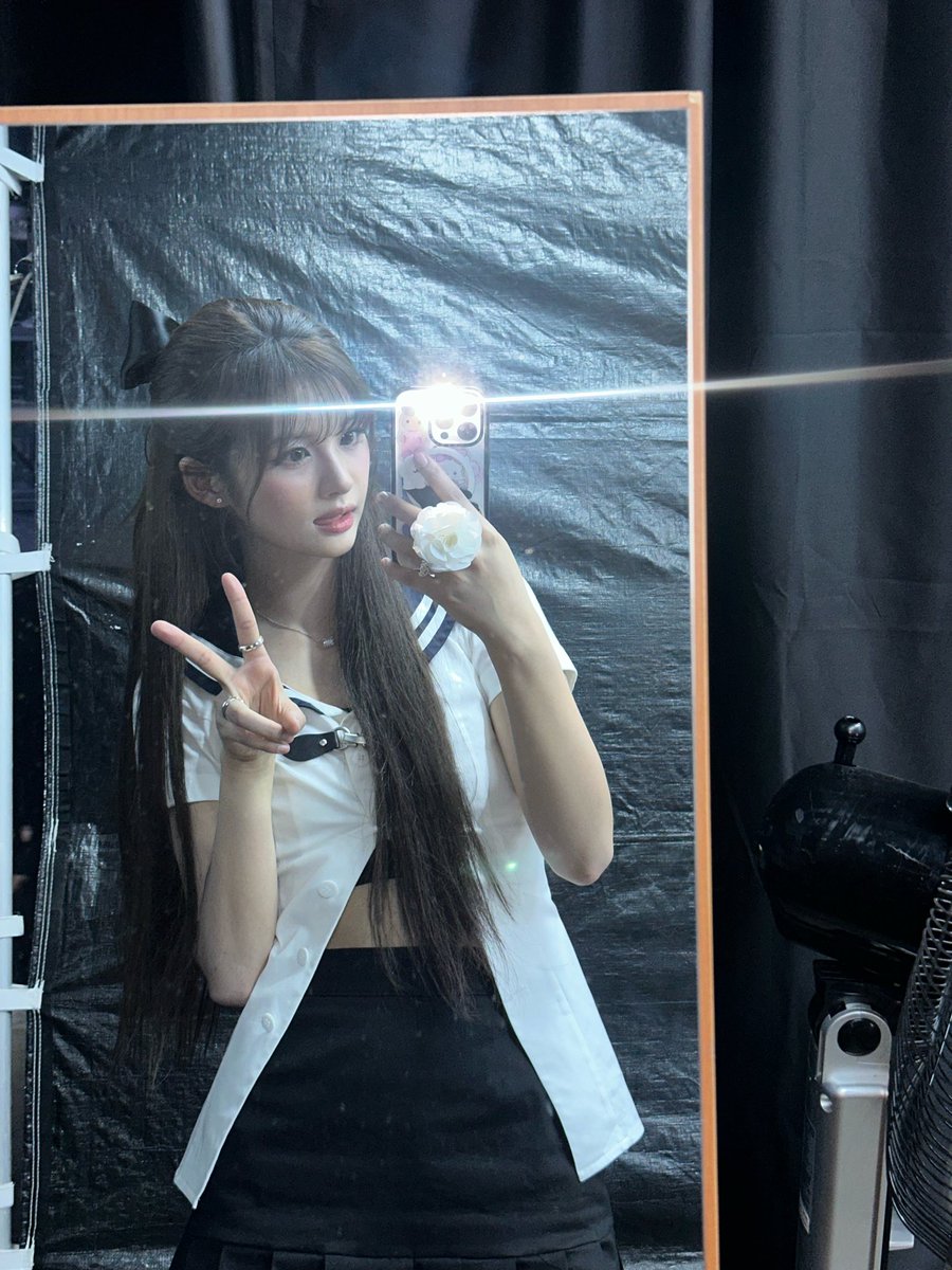 숨은 고양이 귀를 찾아보세용 ≽^·༚· ྀི≼ 

#NMIXX #엔믹스 
#설윤 #SULLYOON