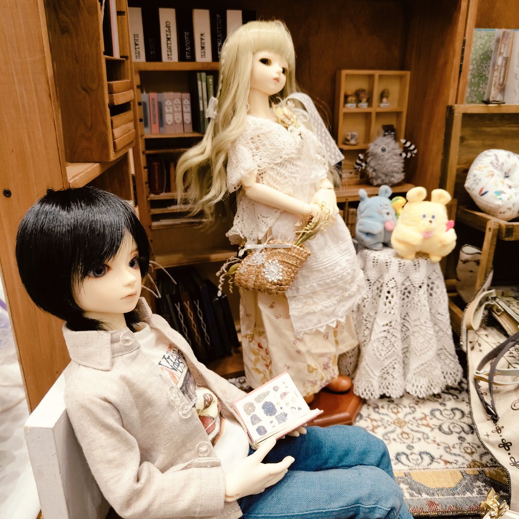 hungrykumako's tweet image. アイドールの思い出①
Arcana-cicaさんのブースで😆✨
@arcana_cica
手編みのレースが敷いてある台に座らせてもらいました😳✨
ねずベロたちよかったねぇ👀✨✨
なんかみんなちゃんと大人しい雰囲気を出してる(笑)
「オイラたち…いい子✨」
#アイドール東京