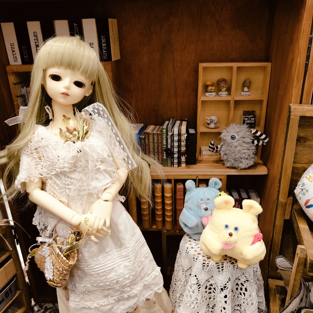 hungrykumako's tweet image. アイドールの思い出①
Arcana-cicaさんのブースで😆✨
@arcana_cica
手編みのレースが敷いてある台に座らせてもらいました😳✨
ねずベロたちよかったねぇ👀✨✨
なんかみんなちゃんと大人しい雰囲気を出してる(笑)
「オイラたち…いい子✨」
#アイドール東京