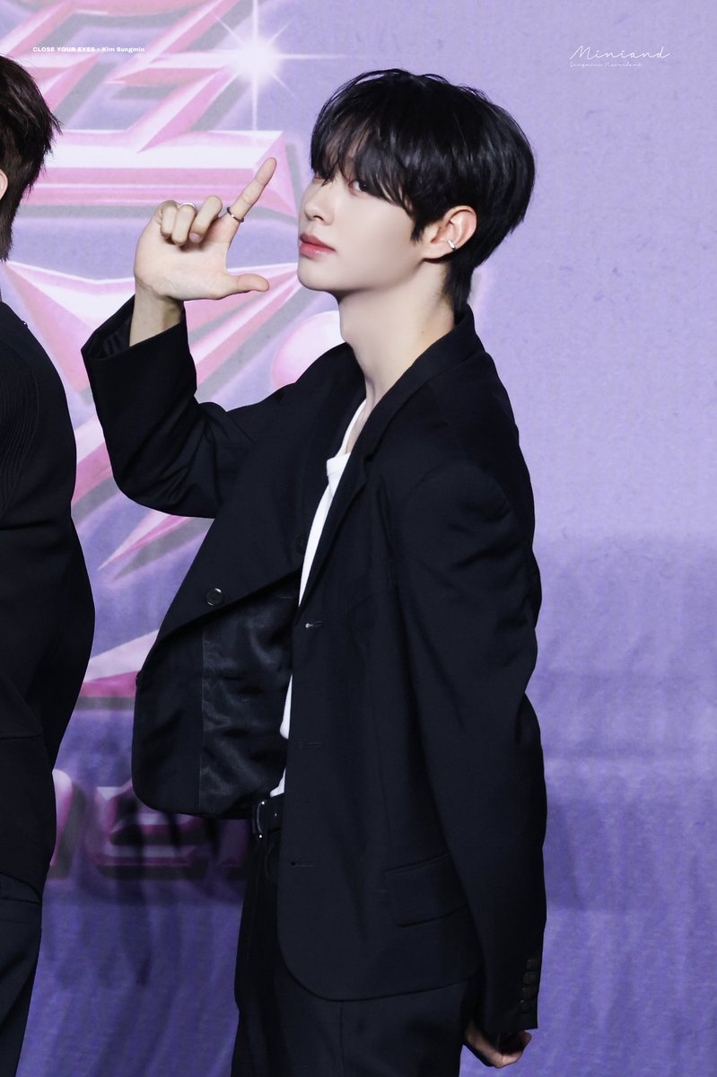 𝟮𝟱𝟬𝟳𝟮𝟳

#김성민 #KIMSUNGMIN
#CLOSEYOUREYES #클로즈유어아이즈
#클유아 #CYE