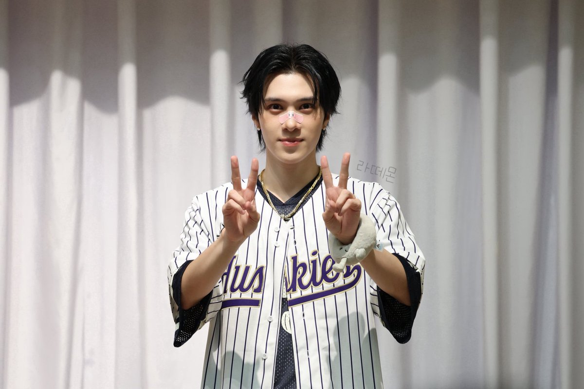 250726 위드뮤 대면팬싸 #HENDERY 

야구부 헨드리⚾️

#헨드리 #黃冠亨 #WayV