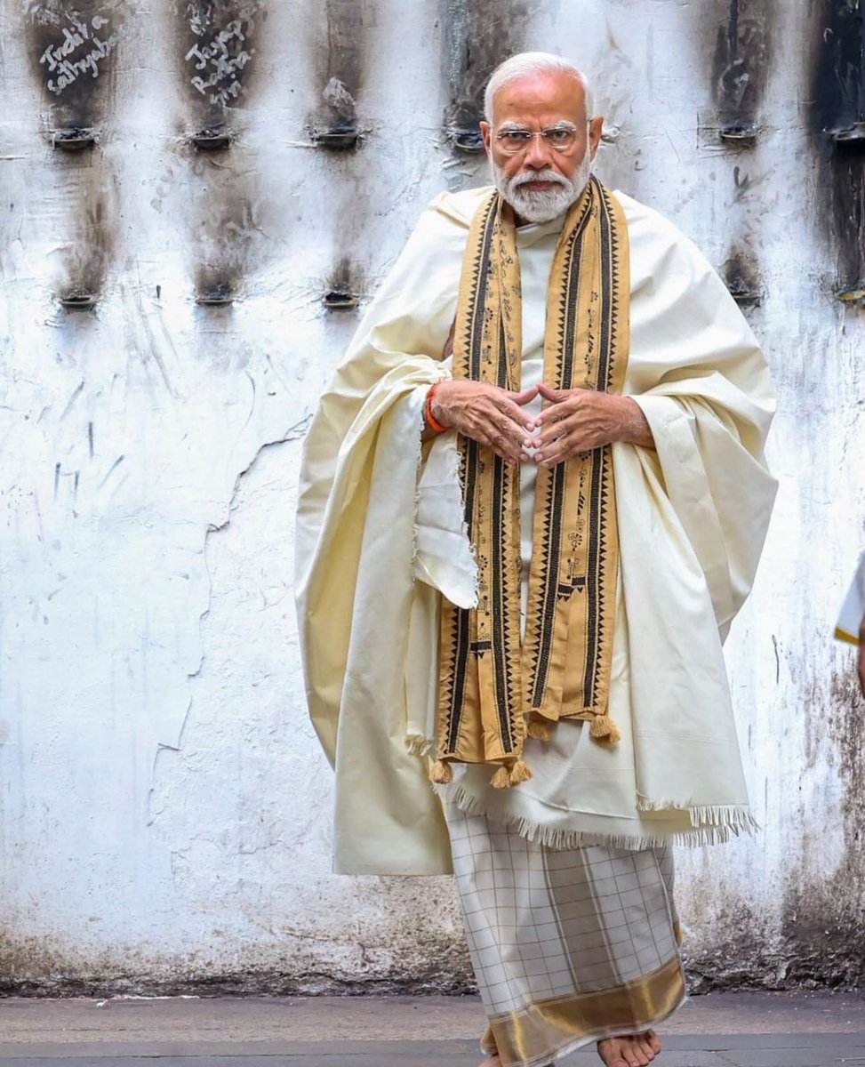 BharathiVoice's tweet image. ஓம் ஷிவோகம் ஓம் ஷிவோகம்.
ருத்ரநாம பஜேகம்.
ஹர ஹர ஹர ஹர ஹர மஹாதேவ்