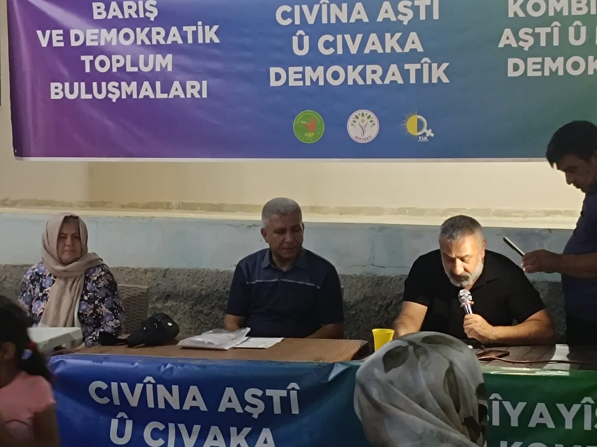 demurfail63's tweet image. Barış ve Demokratik Toplum Buluşmaları kapsamında Haliliye ilçesine bağlı Aktaş Köyü’nde halk buluşması gerçekleştirdik. Köy halkıyla bir araya gelerek süreç üzerine görüş alışverişinde bulunduk, talepleri dinledik.

Di çarçoveya Civînên Aştî û Civaka Demokratîk de, me li Gundê…