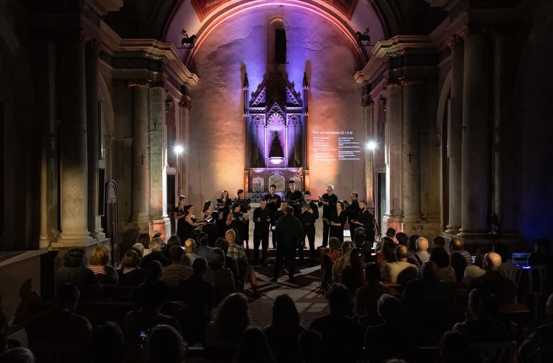 MarcoeLeonDeOro's tweet photo. ✨Hermosos días en @EarlyMusMorella, rodeado de historia, arte y emoción, dirigiendo a la AVCdM con la sublime música de Palestrina. Un privilegio dar vida a estas joyas renacentistas en un entorno tan inspirador. 🎶💫 #EarlyMusicMorella #Palestrina #MúsicaAntigua #AVCDM https://t.co/syF36imyn2