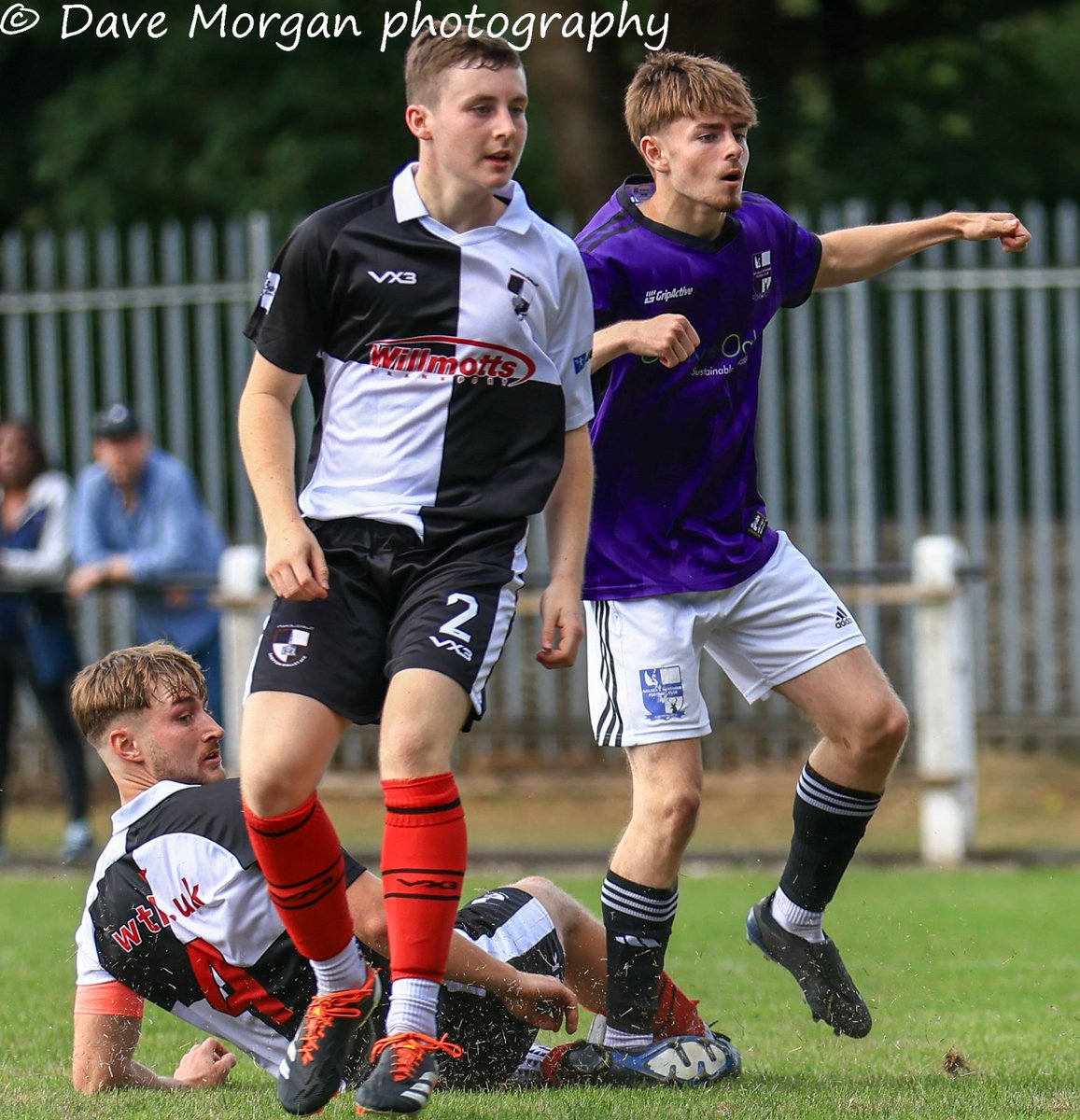 NandTFC's tweet image. A few captured moments at Shepton yesterday.
A tough encounter but plenty of positives taken from the game.
We pick ourselves up and go again this Tuesday evening against Oldland Abbotonians on our home turf 7:30pm K.O.
UTS💜🤍
@nailseapeeps @swsportsnews @AS_FootyReview…