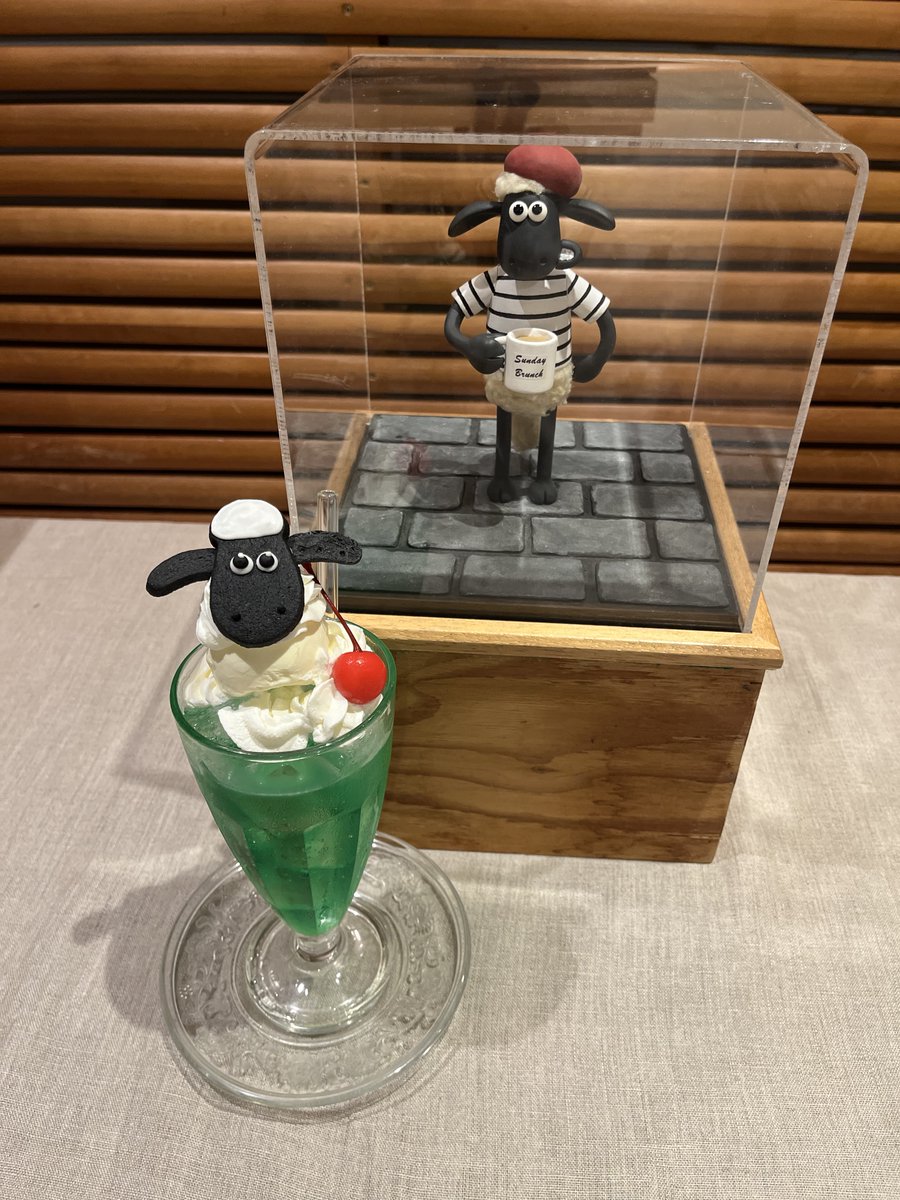SundaybrunchK's tweet photo. ✨ショーンのクリームソーダ✨

暑い夏にもぴったり🏖️
ショーンのクッキーがのったメロンクリームソーダ🍹

カフェのご予約はこちらから↓
https://t.co/Jxn714s43p

#ひつじのショーン
#サンデーブランチ吉祥寺店 https://t.co/B0lBk5irI7