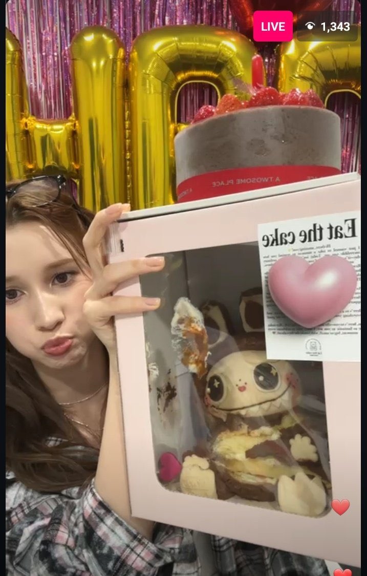 mincopublic's tweet image. hiyyih’s labubu obsession is actually crazy??