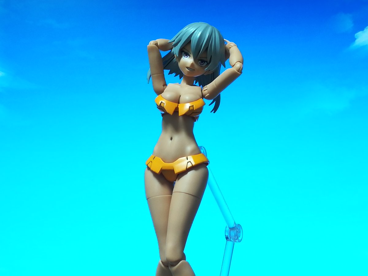 TERAsan25's tweet image. 30MSのイルシャナ。
先にビキニ姿を作ってしまったので、本体の方を作ろうとすると……プロポーションが違いすぎるので、オプションボディパーツを使いました。
武装はアイディアが無かったので、とりあえず剣だけ。
#30MS