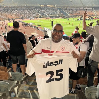 mohamedRaafaatG's tweet image. شوبير عبر برنامجه الصباحي
يطالب رابطه الانديه واتحاد الكوره
بوضع لوائح راضعه لا تحتمل التأويل في حاله الخروج عن النص أو السباب الجماعي علي النادي و الجمهور في جميع المسابقات التابعه لهم
يا تري خايف علي مشاعر مين يا شبرا
وليه مكناش بنسمع بي المطالبات العنيفة دي ايام شيكا