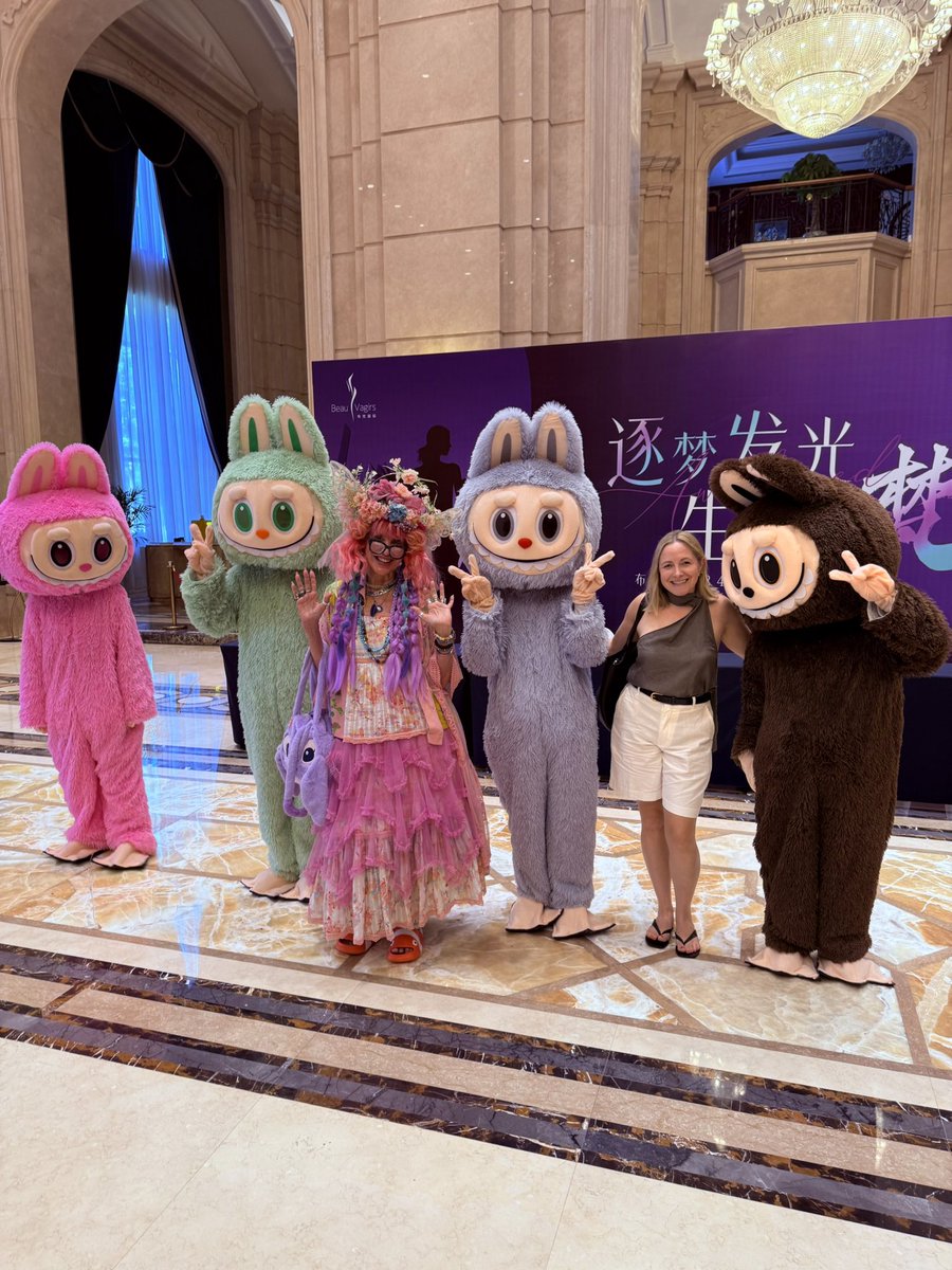 Elley_Ray's tweet image. Jinan Brony Festival with the fabulous @AndreaLibman 💕