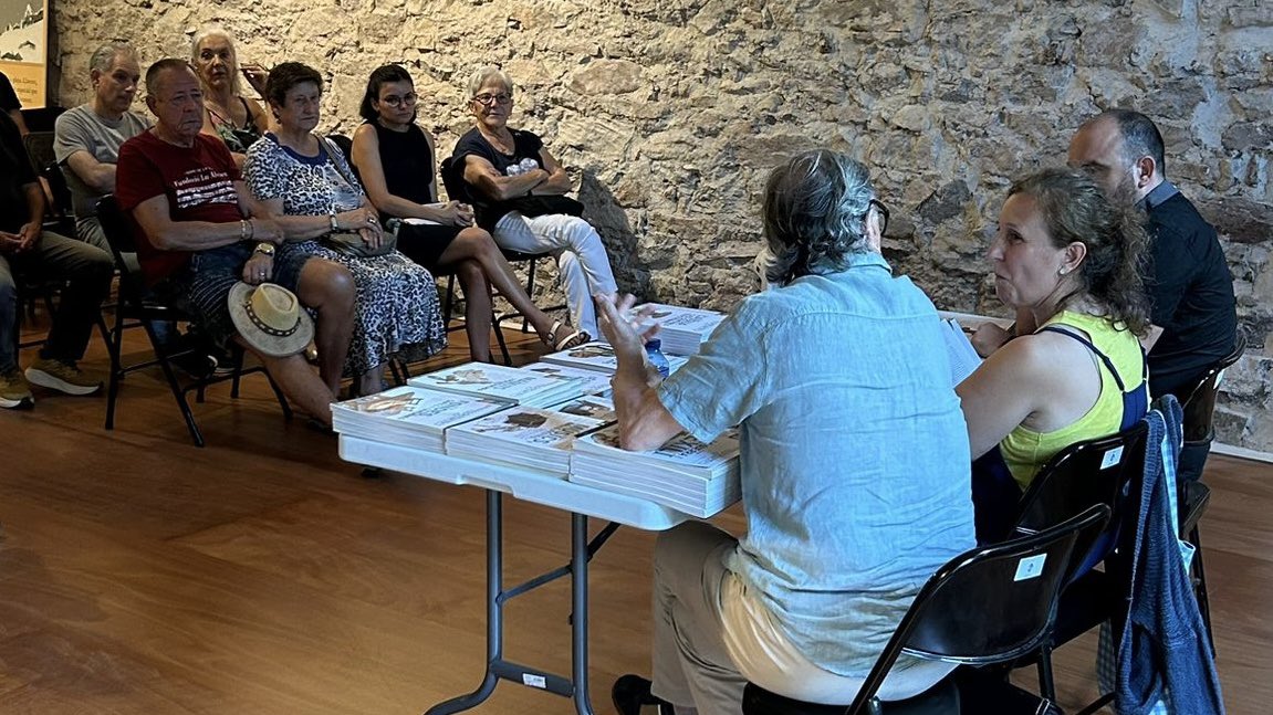 Garona-Nogueres (@garonanogueres) on Twitter photo <a href="/CentralTalarn/">Central de Talarn</a> <a href="/BaixPallars/">Ajuntament de Baix Pallars</a> <a href="/AjTalarn/">Ajuntament de Talarn</a> <a href="/AjTremp/">Ajuntament de Tremp</a> El Museu de Gerri de la Sal, situat a l’impressionant edifici de l’Alfolí, ha acollit la tercera presentació que hem fet aquest cap de setmana. Amb la <a href="/cescales/">carme escales</a> hem repassat el reportatge sobre Gerri que ha escrit per a la nova secció de l’Indret. Moltes gràcies <a href="/baix_pallars/">Turisme Baix Pallars</a>! <a href="/CentralTalarn/">Central de Talarn</a> <a href="/BaixPallars/">Ajuntament de Baix Pallars</a> <a href="/AjTalarn/">Ajuntament de Talarn</a> <a href="/AjTremp/">Ajuntament de Tremp</a> El Museu de Gerri de la Sal, situat a l’impressionant edifici de l’Alfolí, ha acollit la tercera presentació que hem fet aquest cap de setmana. Amb la <a href="/cescales/">carme escales</a> hem repassat el reportatge sobre Gerri que ha escrit per a la nova secció de l’Indret. Moltes gràcies <a href="/baix_pallars/">Turisme Baix Pallars</a>!